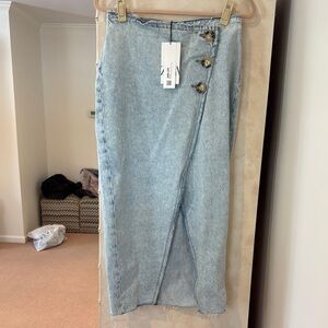 ZARA DENIM SKIRT NEW WITH TAGS size medium